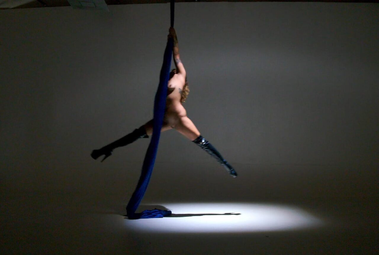 BRENDA NUDE ON THE SILK ROPE