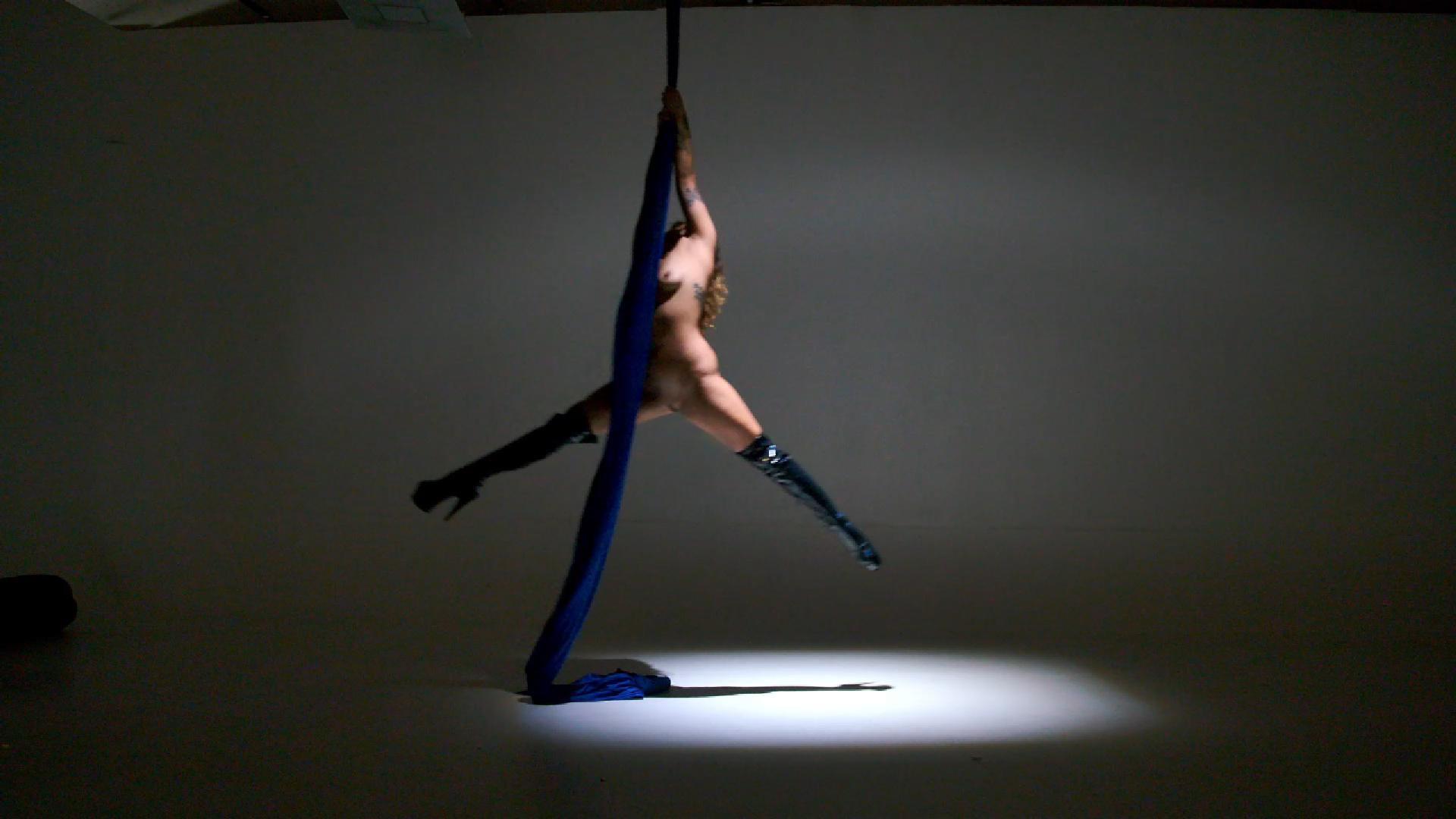 BRENDA NUDE ON THE SILK ROPE